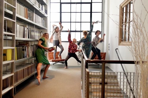 Une minute de danse par jour - Bureau du Flux Laboratory 5