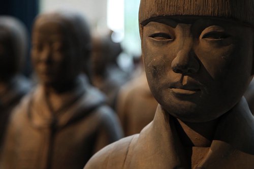 Prune Nourry: Terracotta Daughters - Zurich, Juin 2014