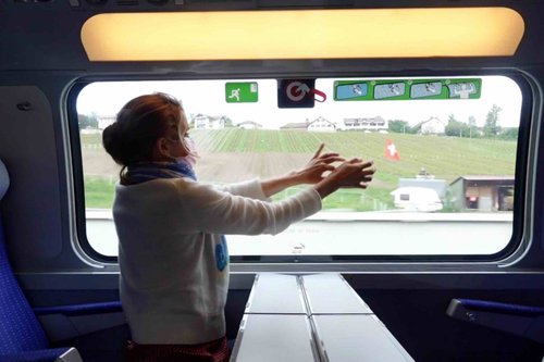 Une minute de danse par jour - TGV Paris Genève
